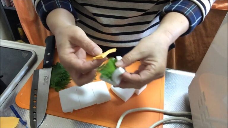 お弁当レシピ　簡単　はんぺんのしそチーズ挟み