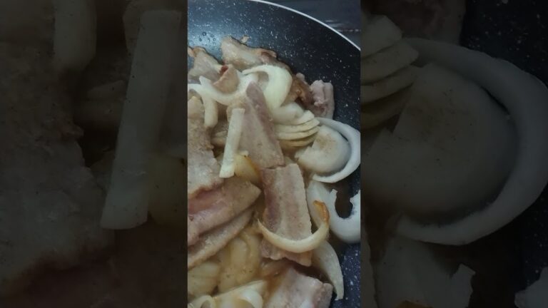 豚バラと新玉ねぎのソテー🐷食欲が出ます😱💧まぁ、炒めただけですが😅