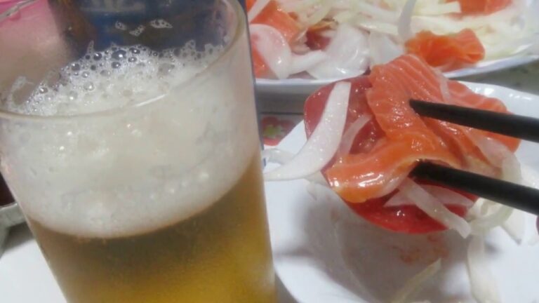 スモークサーモンと新玉ねぎ🍅サラダ