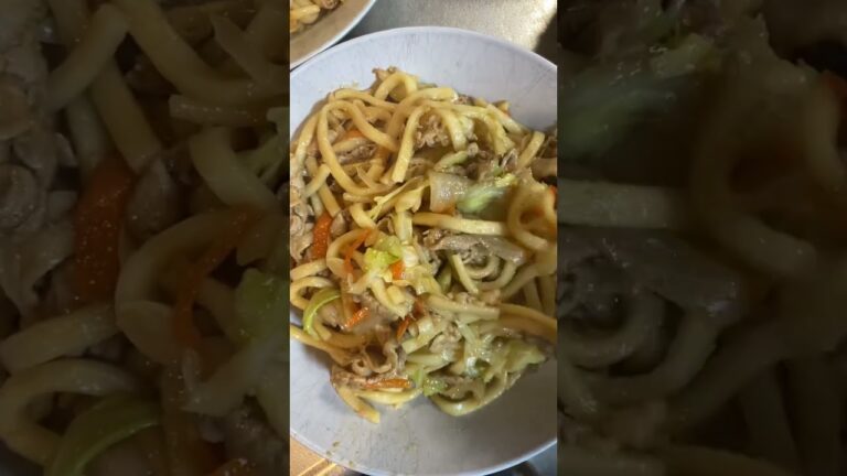 昨夜の夕飯♪焼きうどん😋目玉焼き乗せてめちゃうま〜♡