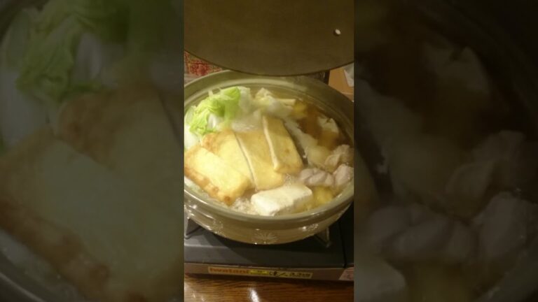 鍋🍲 この瞬間がたまらない 鱈 豆腐 白菜 鶏肉 油揚げ #shorts