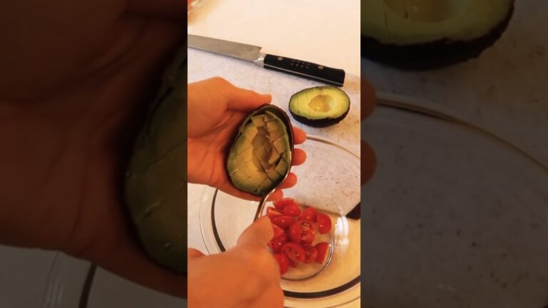 アボカド🥑🍅とマグロ和え。おつまみに、丼にいかがですか？