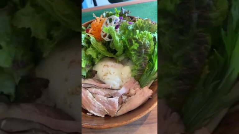 山盛りサラダボウルローストポーク付き　夏バージョン　シーサー