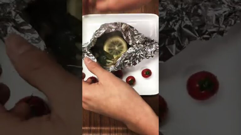 鮭のホイル焼き！！#shorts #夜ごはん #おかず#鮭#バター#レモン