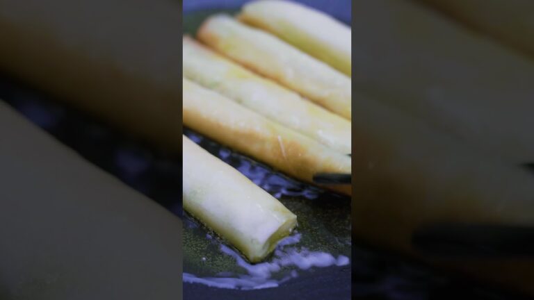 さーやんさんの #キャンプ飯 『アスパラチーズ春巻き』🧀パリパリ食感がたまらん美味しそう😍 #TikTok #キャンプ #キャンプ飯 #料理 #春巻き