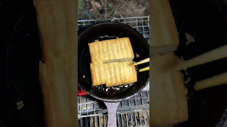 【キャンプ飯】焼くだけ簡単な厚揚げのチーズ焼き【deep-fried tofu】 #shorts