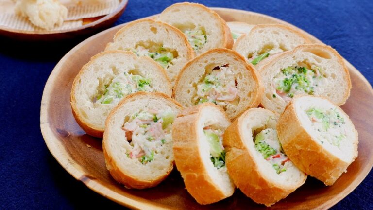 ブロッコリーとカニカマのスタッフドバゲットのレシピ・作り方 | Broccoli and Crab Stick Stuffed Baguette Recipe