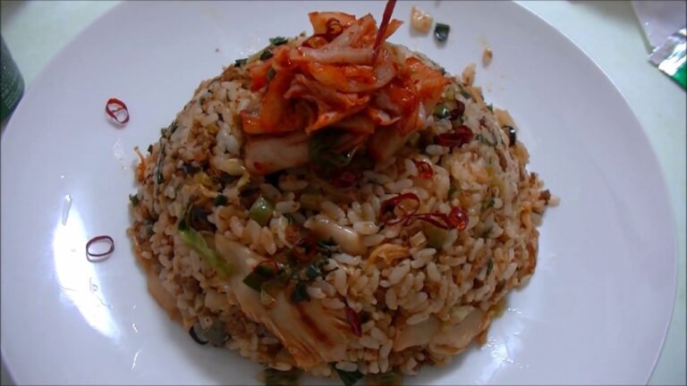 【激ウマアレンジ！！】ピリ辛スタミナ餃子炒飯【最強キムチ】