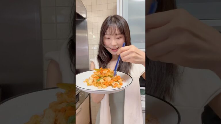 しらたきでつくる絶対低カロリーなタイ風焼きそば🇹🇭 #ヘルシーレシピ #しらたき #料理動画