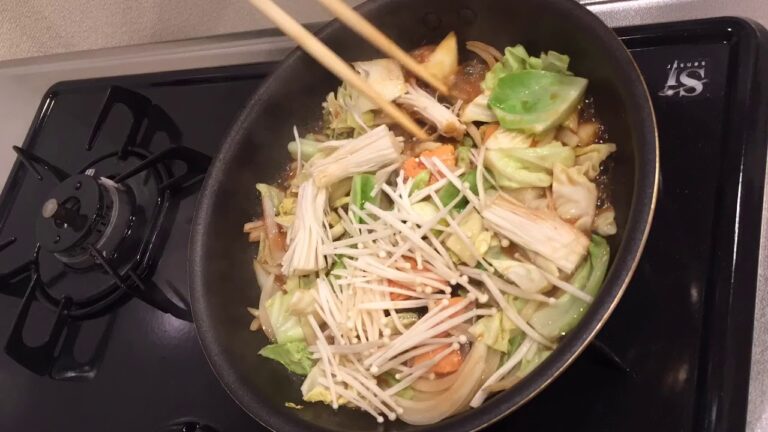絶品！鮭とキャベツのバター醤油炒め/Stir-fried salmon and cabbage in soy sauce
