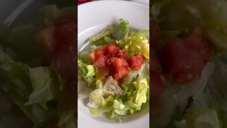 【グリーンサラダ】東京都十条駅　ココスでサラダを注文しました。オリーブオイル、すりおろし野菜、シーザー、ガーリック醤油、好みに合わせて4種類のドレッシングから選べるのが嬉しいです！