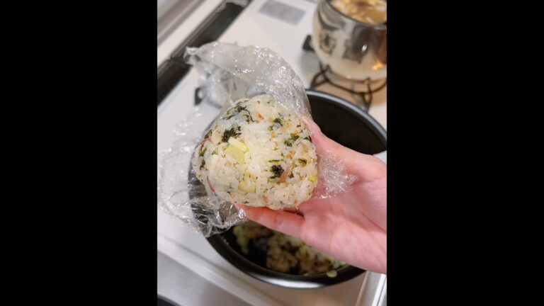 【韓国海苔と薬味の】おにぎり茶漬け