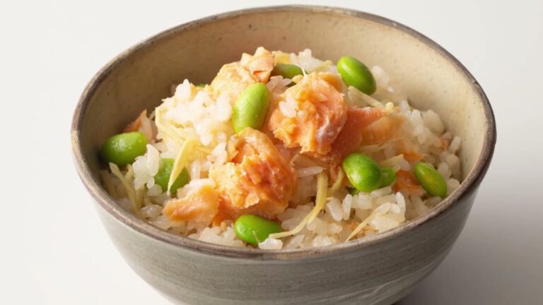 料理プロセス・鮭と枝豆の炊き込みごはん【レシピ・ラボ】
