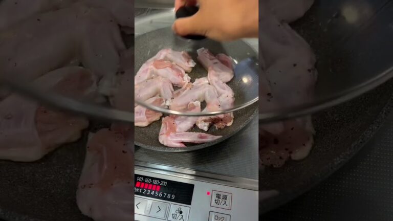 【鶏レシピ】女子サッカー選手が作る！高タンパクな手羽先のピリ辛煮をご紹介！#shorts  #料理