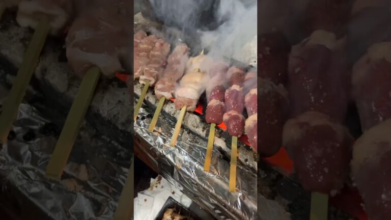 神田とり貴　もも肉、うちもも、かぶり、はつ丸を焼く。神田焼き鳥 kanda Toritaka  Yakitori