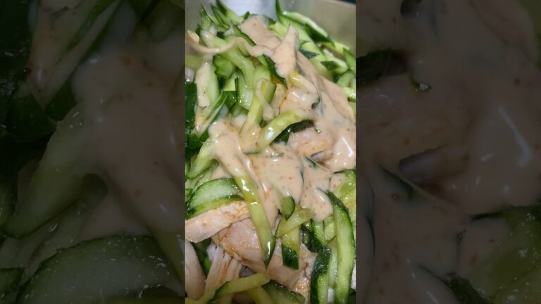 痩せたい気持ちで棒棒鶏風サラダを作る旦那 #飯テロ #自炊 #料理 #男飯 #作り置き