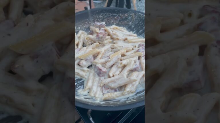 【キャンプ】でワンパンパスタ。燻製クリームペンネ。#shorts #キャンプ飯 #パスタ