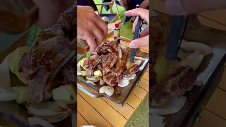 【この見た目で超ホロホロ】スペアリブの特製ソースがけ/ズッキーニと玉ねぎ添えて/追いレモン #camping