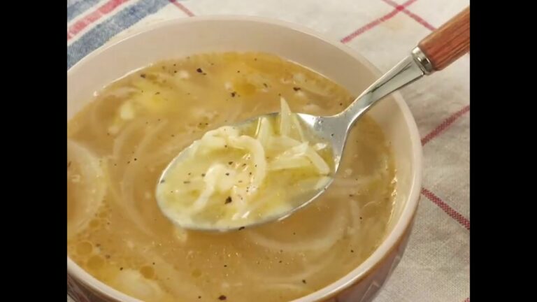 レンジで簡単！とろ〜りチーズのオニオングラタンスープ