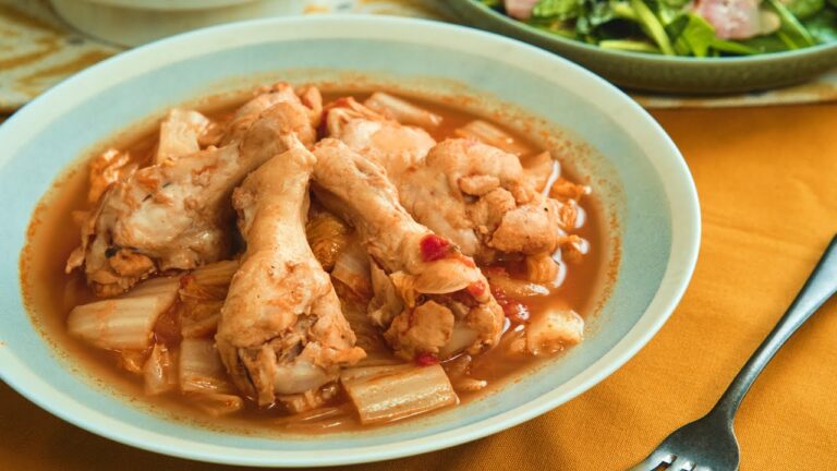 炊飯器に入れるだけ！白菜と手羽元の簡単トマト煮込み