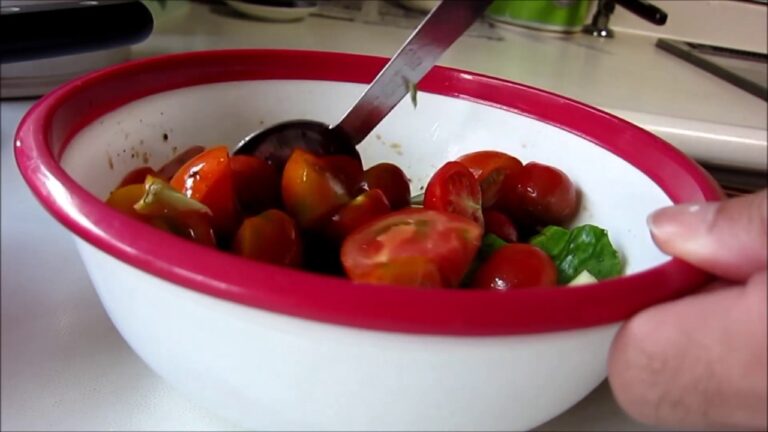 クックパッドの簡単レシピ「トマトときゅうりのマリネ風サラダ」