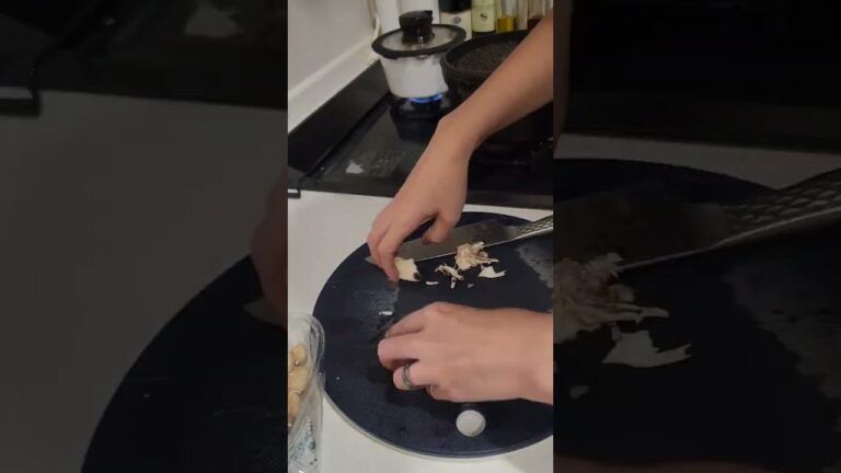 今日の夕飯 白菜と豚肉の煮物 お味噌汁 サラダ