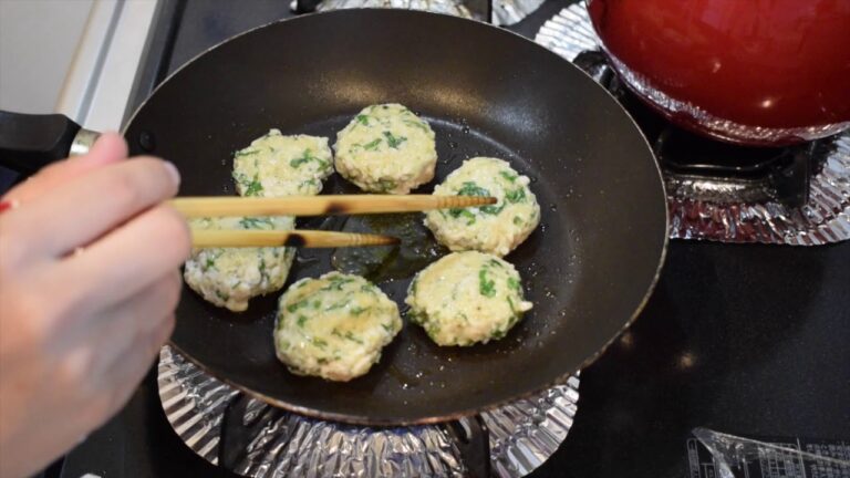 【料理動画】お弁当のおかずやおつまみにもオススメ♪簡単手作り甘辛大葉つくね〜