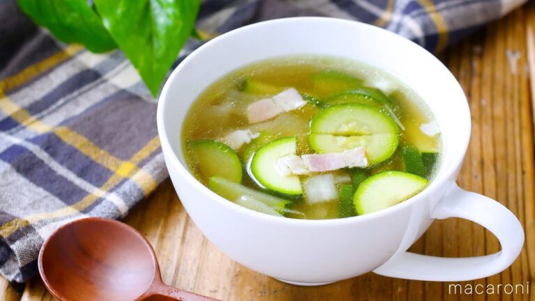 【ズッキーニのコンソメスープ】ズッキーニのとろっとした食感！洋風献立のひと品に♪｜macaroni（マカロニ）