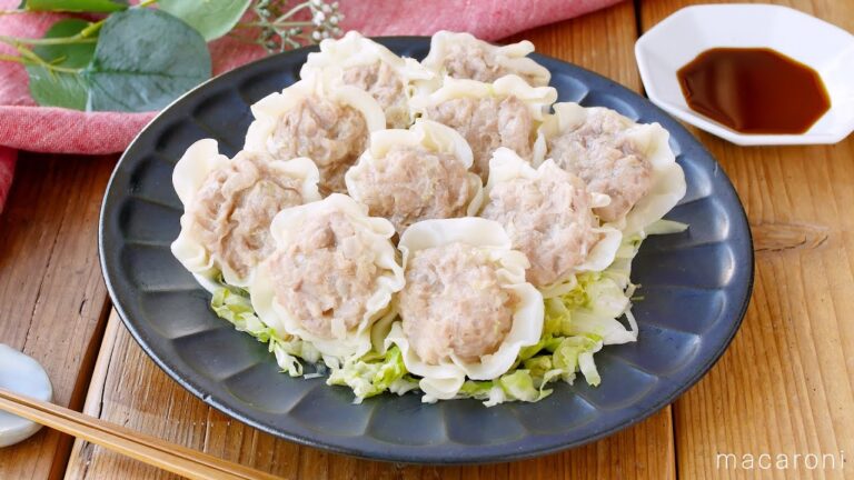 【豚こまシュウマイ】包まない！餃子の皮をかぶせて蒸すから簡単♪豚こま肉で食べ応え抜群♪｜macaroni（マカロニ）