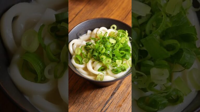 【担々豆乳うどん】 5分以内では作れないけど必ずあなたを満足させる / "Udon in Spicy Sesame and Soy Milk Broth"　#shorts