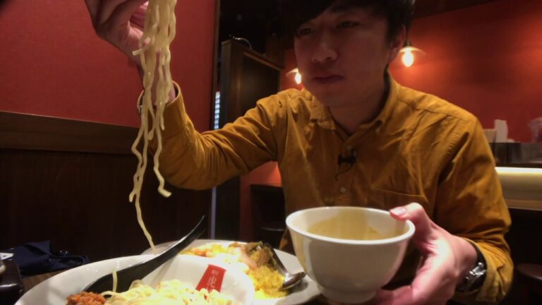 【食いしん坊】【食事動画】カレー坦々つけ麺とエビピラフを食べてるところ【飯テロ】【咀嚼音】