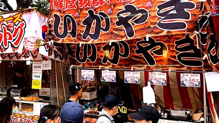 "イカ焼き屋台"を経営する兄貴。 A young man from Hiroshima who runs a "grilled squid stall"