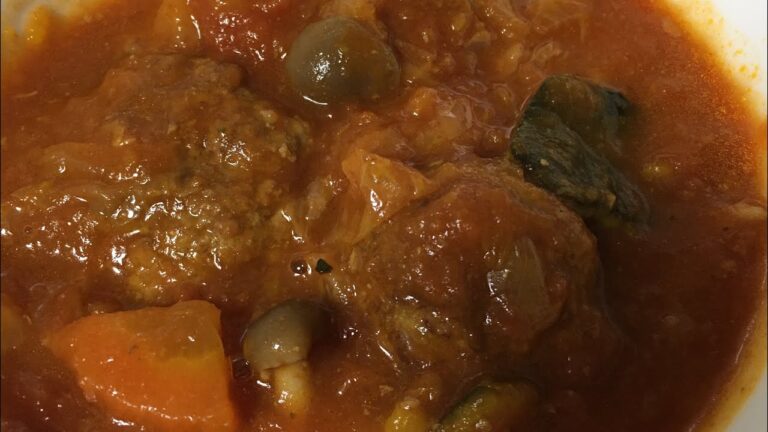 肉団子とキャベツのトマト煮