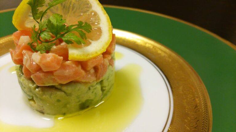 【松村和夏さん】アボカドとサーモンのセルクル仕立て