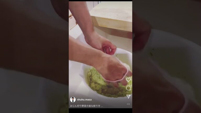 【ふきん不要】塩もみ野菜を絞る簡単で楽すぎる方法！（クッキングアイデア）