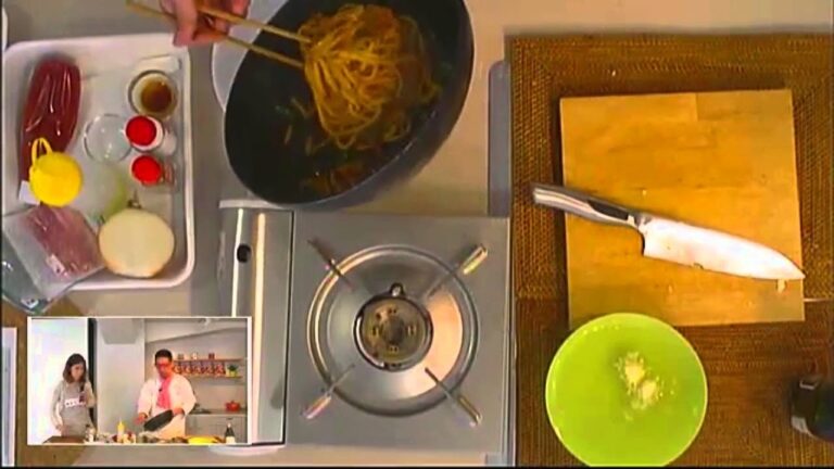 コンビニ食材でつくる！アウトドア飯！「ナポリタンうどん」「イワシ缶でバーニャカウダ」でつくる！アウトドア飯！「ナポリタンうどん」「イワシ缶でバーニャカウダ」