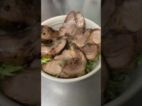 ラーメン二郎風の焼豚を作ってご飯に乗せる。それだけ。