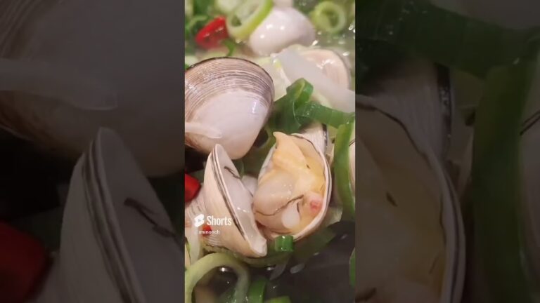 韓国南大門市場からすぐ！海鮮チヂミが人気のカルグクス屋！ #shorts