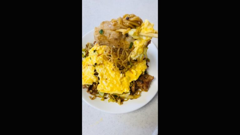 焼きそばにフワトロ卵でカロリー爆上げしたおデブ女子高生の朝ごはん
