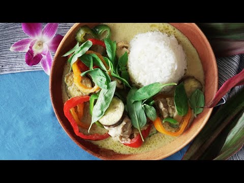 【バジルをのせて】野菜たっぷりグリーンカレー