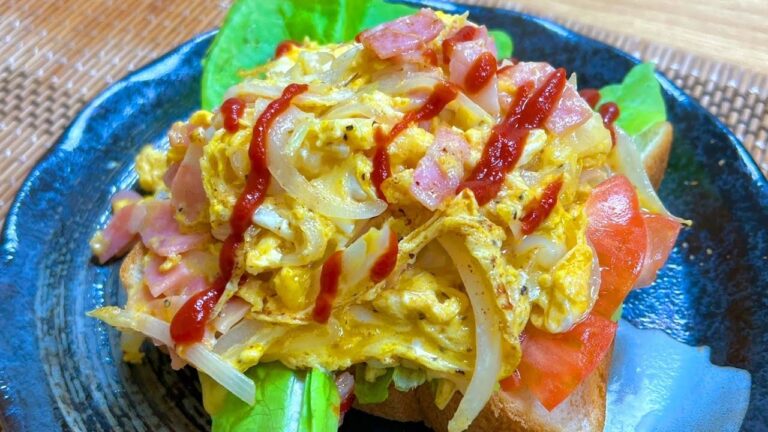 忙しい朝でも超簡単！ベーコンエッグオープンサンドの作り方！