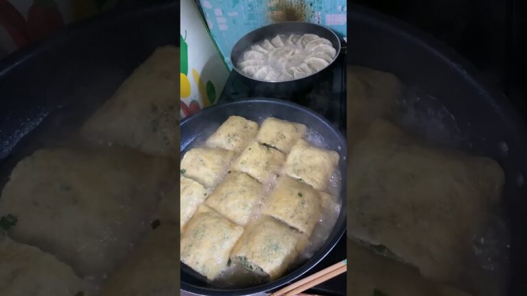 油揚げ餃子＆手作り餃子　野菜たっぷりの餡を作って、油揚げと餃子の皮に包み焼き焼き🔥#ジュージュー #ぐつぐつ #餃子 #手作り餃子#おうちごはん #油揚げ餃子#大盛り