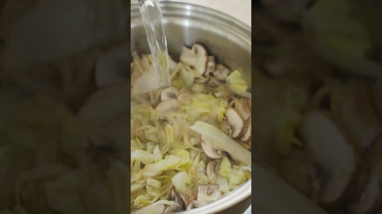 痩せた時から食べ続けてる『キャベツを消費する豆乳味噌汁』#shorts