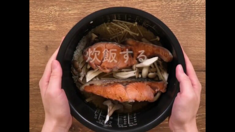 彩り鮮やか　秋鮭ときのこのご飯