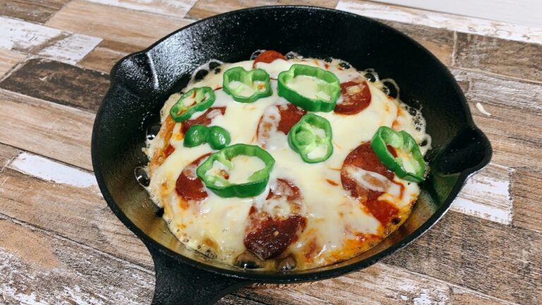［スキレット料理］じゃがいもの生地で作るチーズたっぷりピザ#shorts