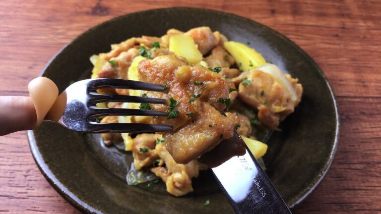 【簡単】おうちカフェ気分♪鶏肉とじゃがいものカレー風味