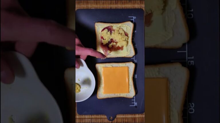 【パニーニ風ホットサンド】フライパンで焼く ハムと3種のチーズ #shorts