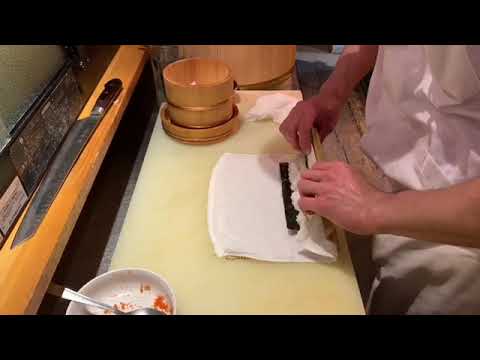 肴ダイニング心【トロサーモンのハラス炙りロール】