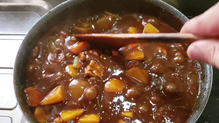 ビーフシチューじゃなくてチキンシチュー。