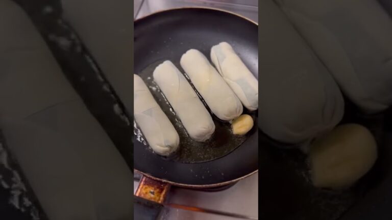 洋風餃子！ササミとモッツァレラとほうれん草包み 餃子の皮でお肉がパサつかずしっとり柔らかに Western-style gyoza #shorts